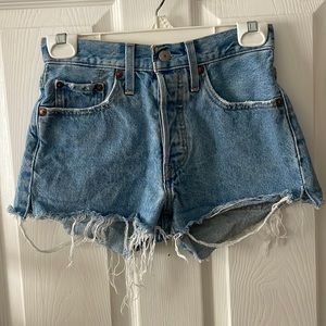 LEVI’S Womens Shorts Style 501